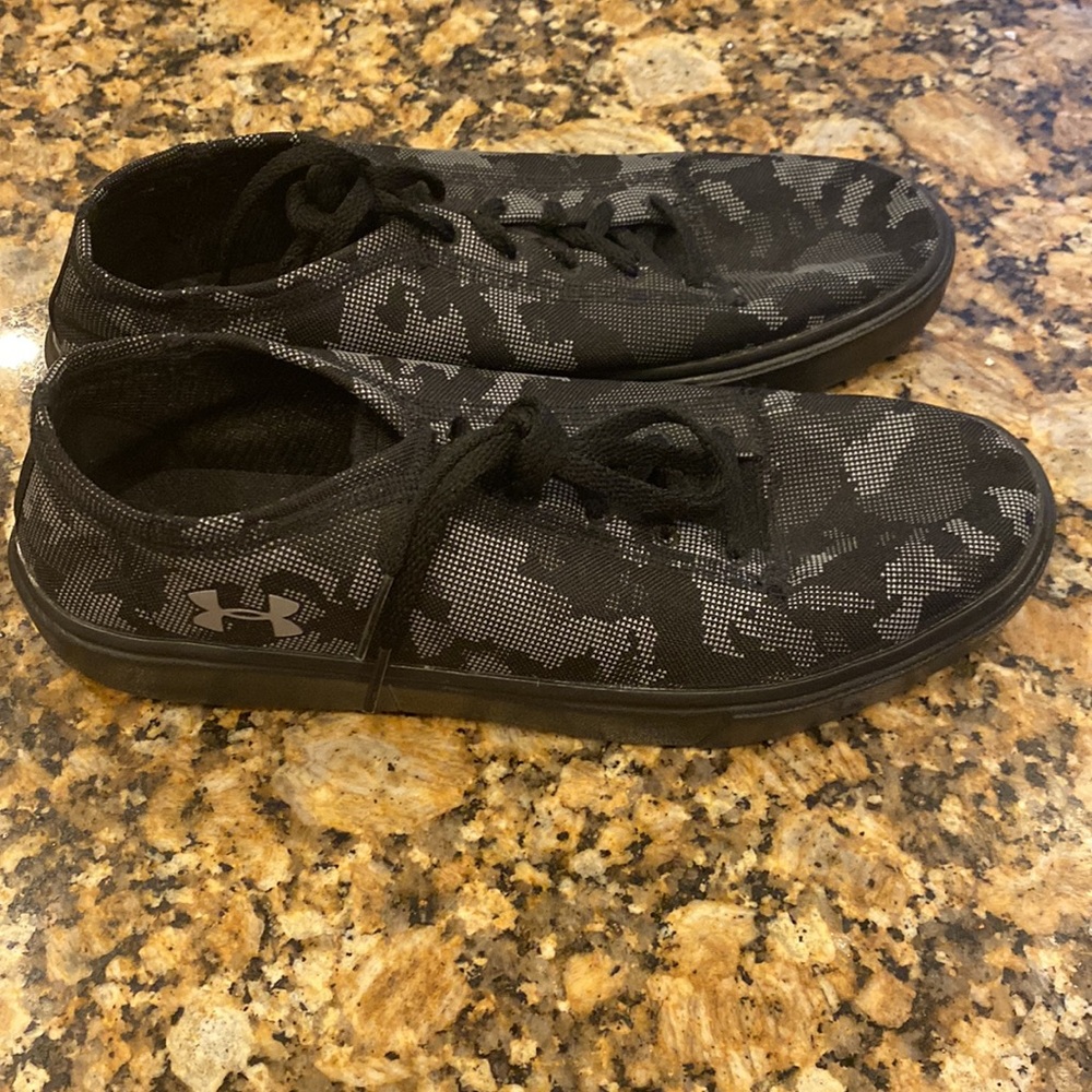 NWOT Under Armour Kick It 2 Camo Low Utility Sneaker Size 6Y
